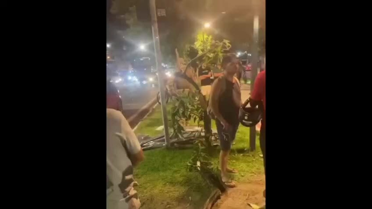 Motociclista morre e passageira fica ferida após serem atingidos por carro na Av. Durval de Góes Monteiro, em Maceió 