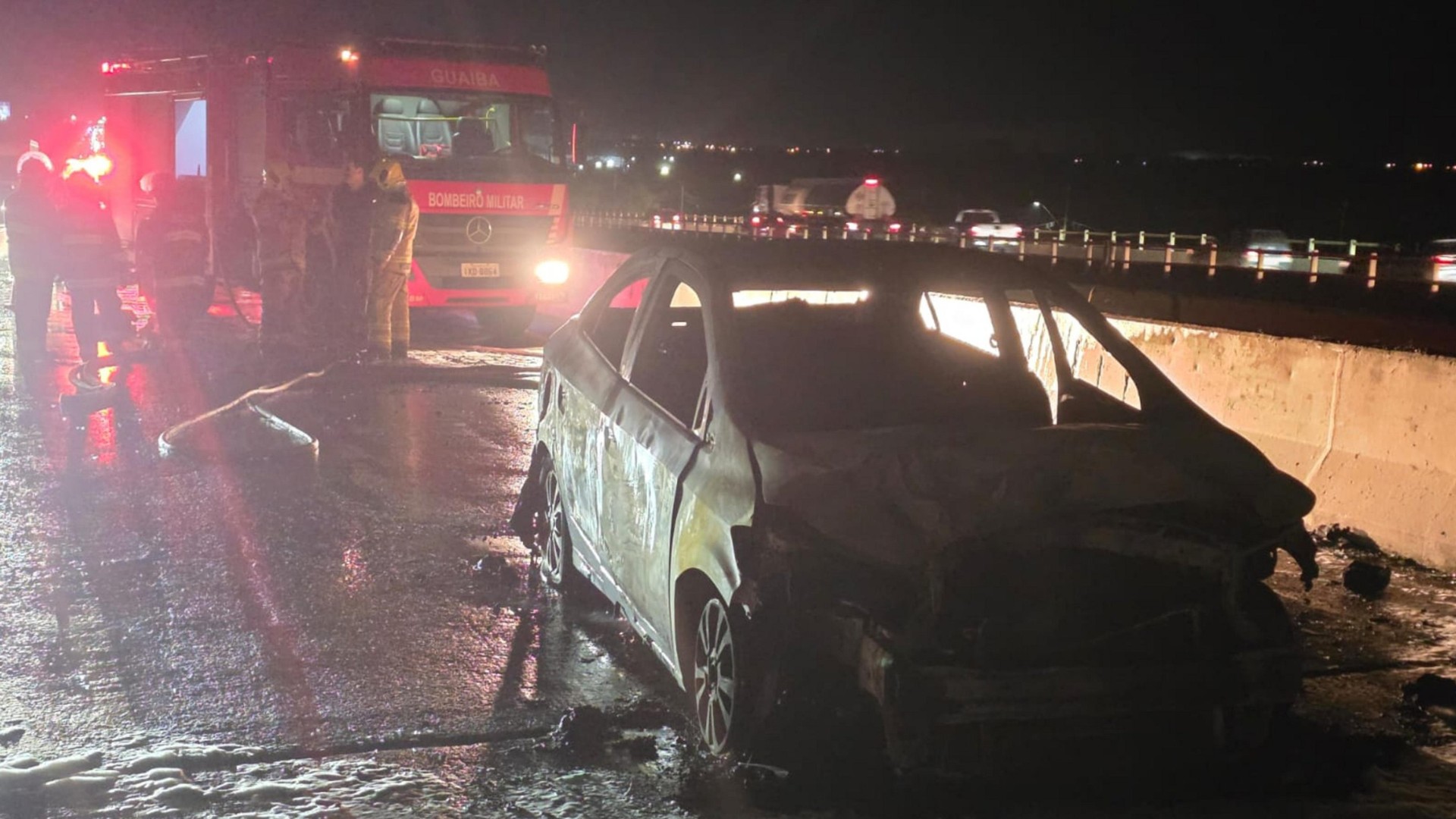 Carro de zagueiro da base do Grêmio pega fogo após colisão na BR-290 — Foto: Angelo Pieretti/Grêmio FBPA