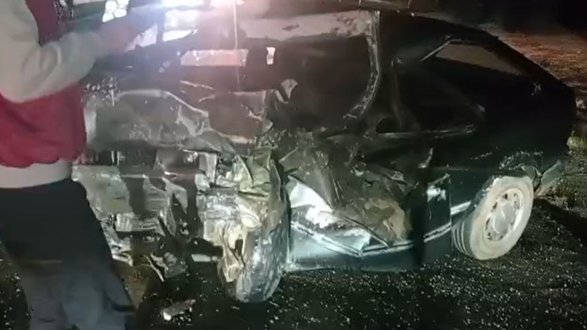 Homem fica ferido em acidente entre carro e caminhão na SP-79 em Piedade