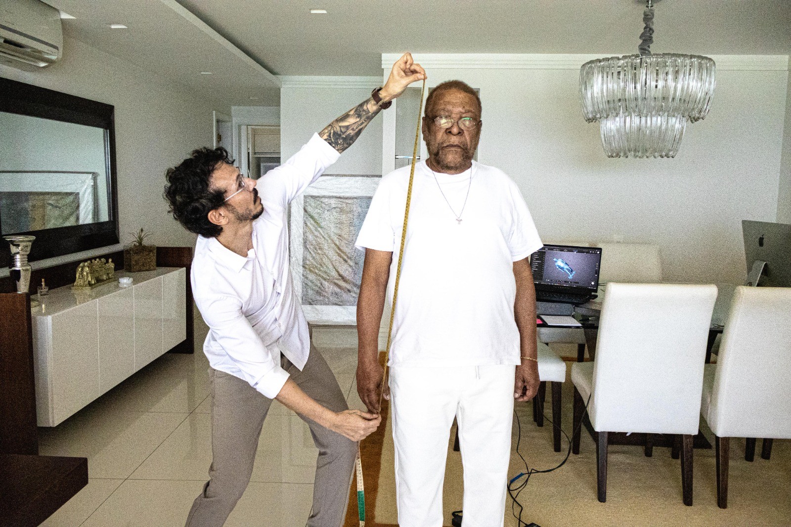 Martinho da Vila é medido para escultura gigante em Vila Isabel; veja o projeto de Paulo Barros
