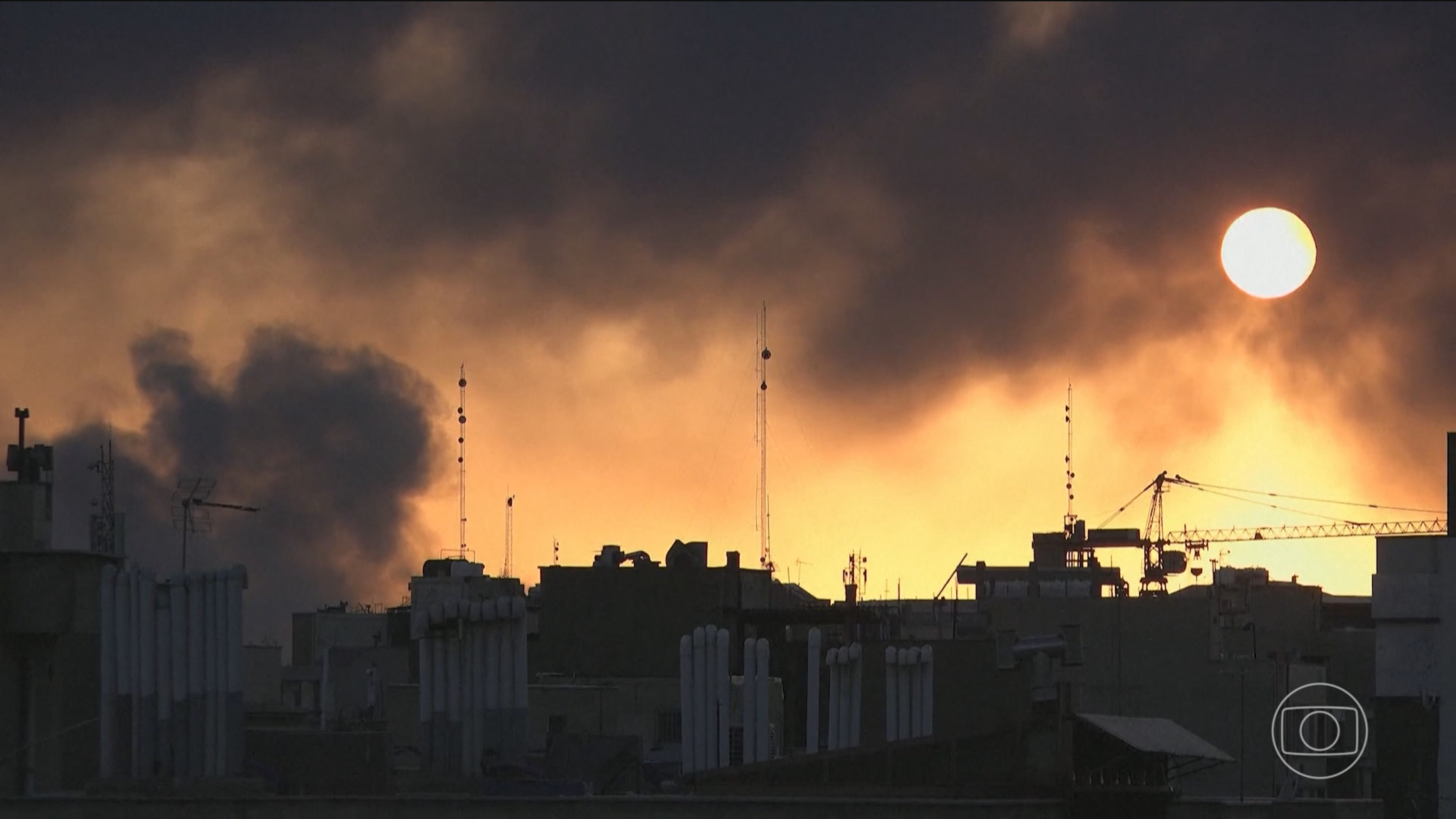 Intensificação dos bombardeios no Irã: Estados Unidos e Israel lançam mísseis contra prédios estratégicos para o regime dos aiatolás