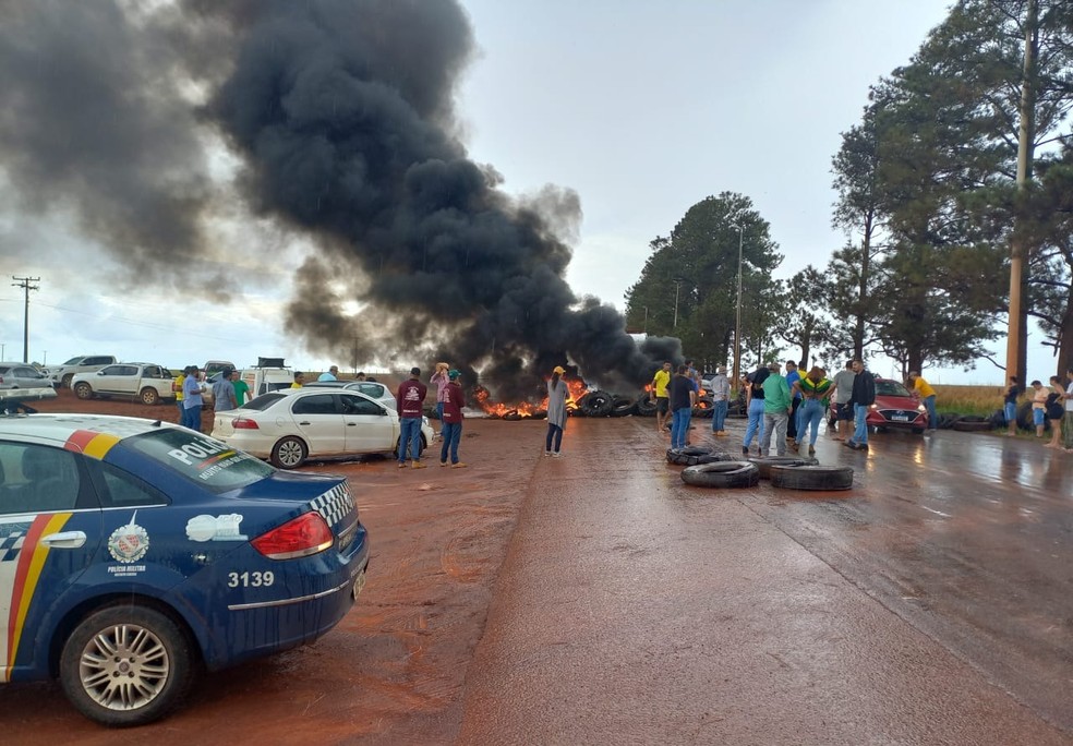 G1 - Moradores de Brazlândia, DF, fazem protesto e fecham duas rodovias -  notícias em Distrito Federal