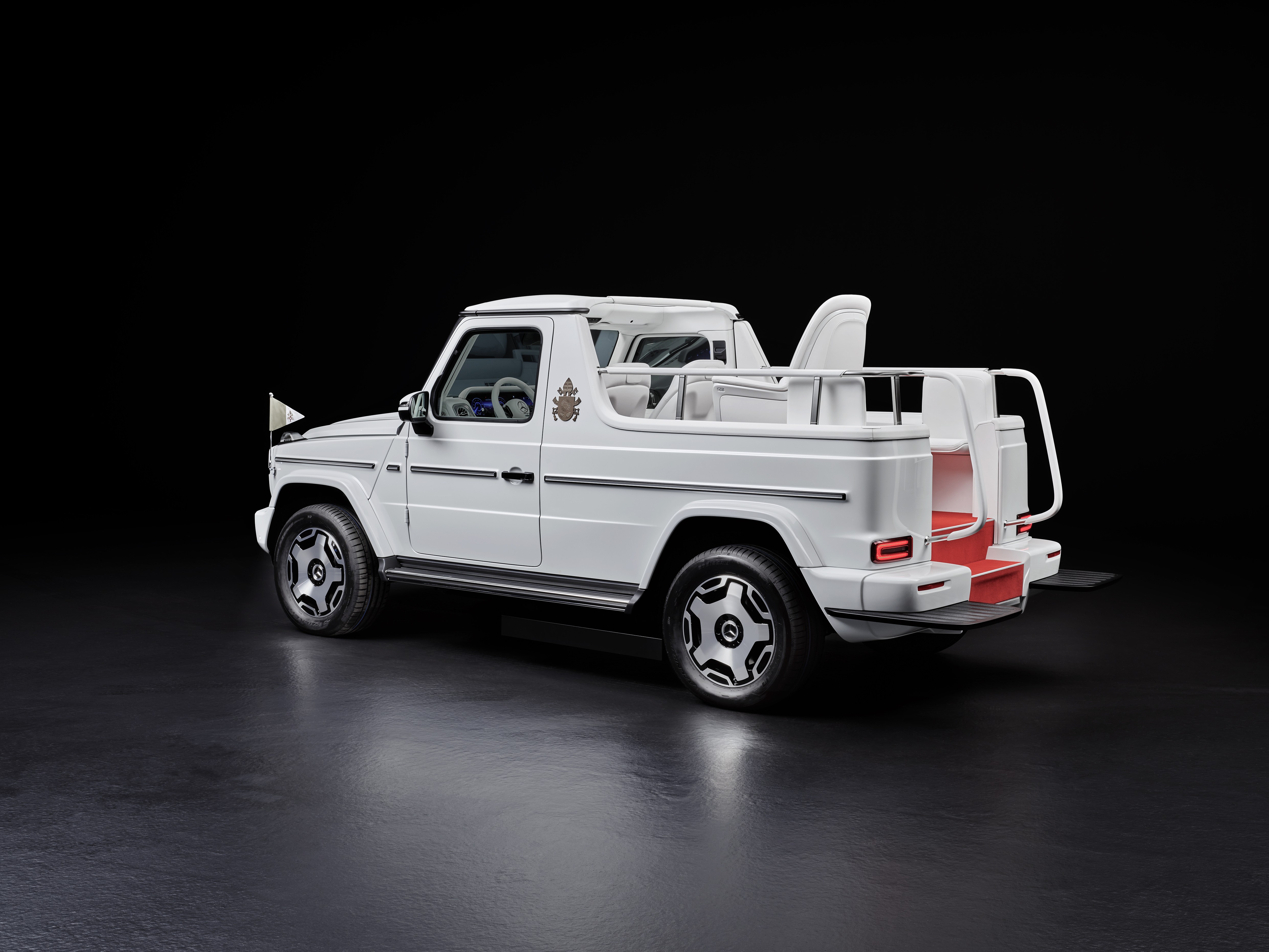 Mercedes-Benz Classe G 100% é o novo Papamóvel — Foto: Divulgação | Mercedes-Benz