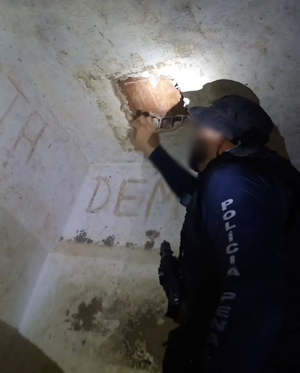 Policiais penais descobrem abertura de buraco dentro de cela na penitenciária de Alcaçuz, RN — Foto: Divulgação