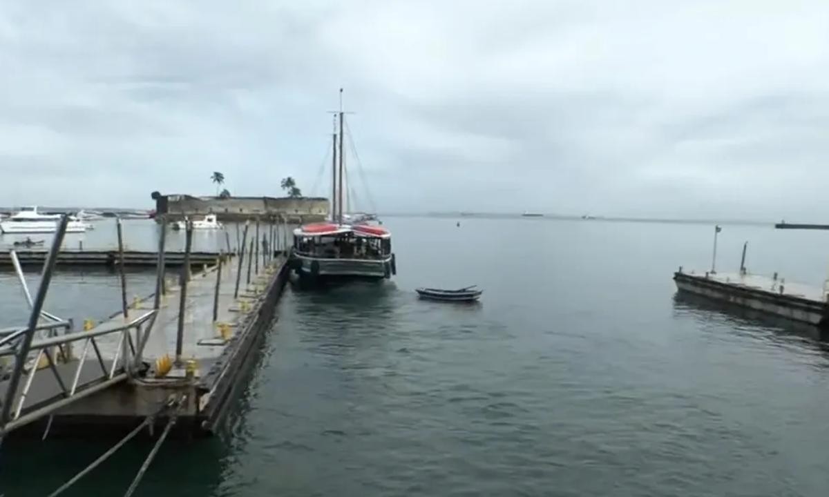 Travessia Salvador-Mar Grande é suspensa pela Marinha após chegada de frente fria