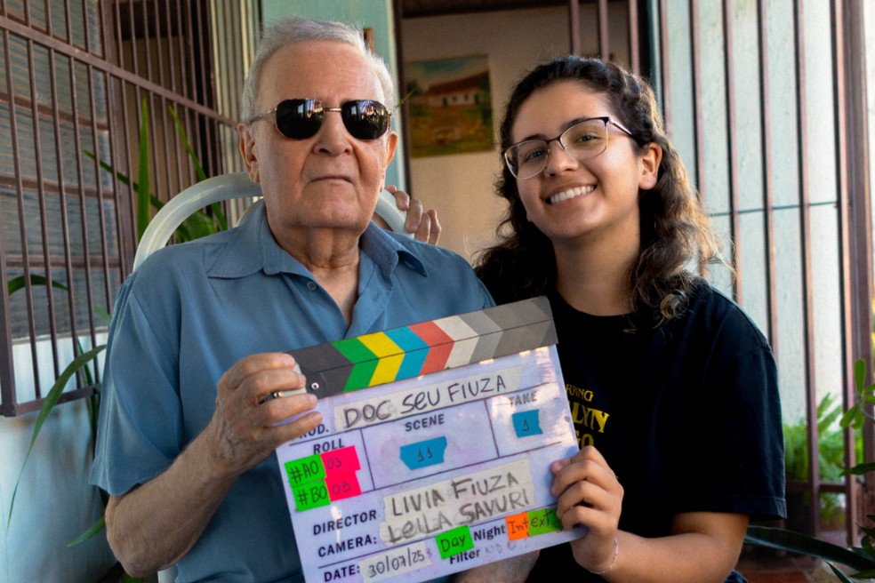 Jornalsita Rubens Fiuza e a neta documentarista Lívia Fiuza — Foto: Reprodução