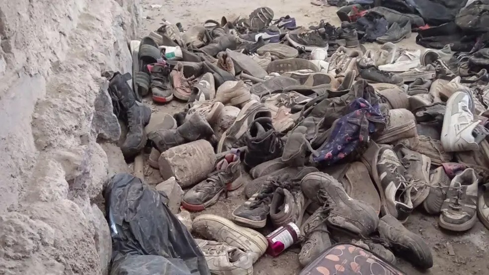 Centenas de sapatos foram encontrados no Rancho Izaguirre — Foto: GBJ via BBC