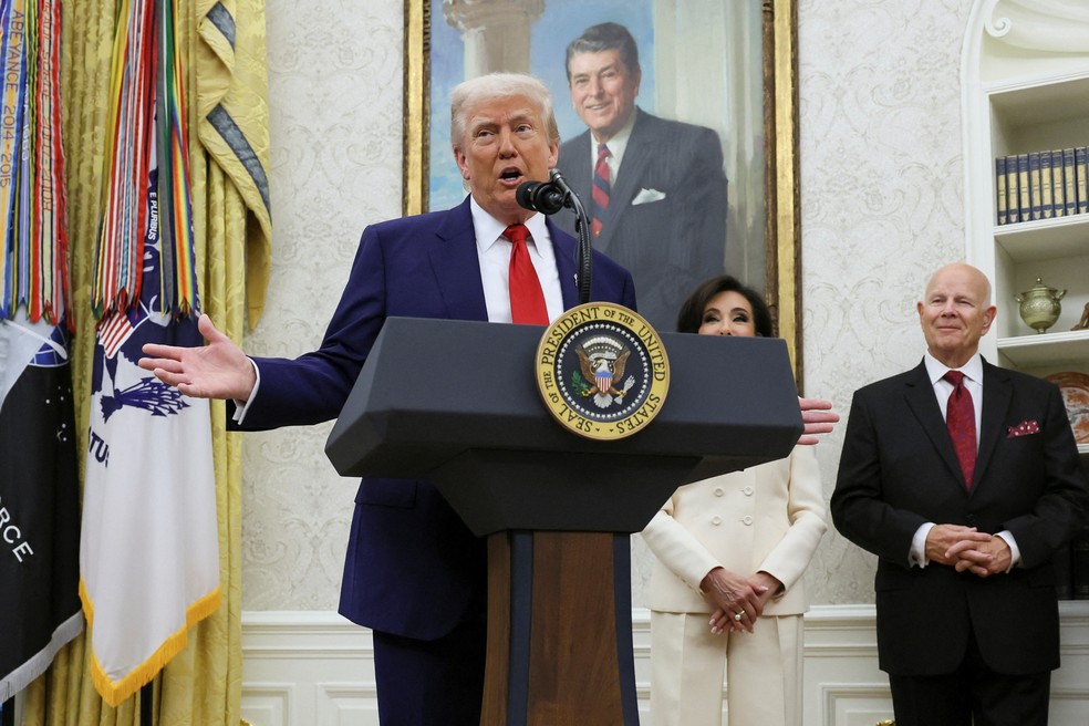 Trump conversa com jornalistas na Casa Branca, em 28 de maio de 2025 — Foto: REUTERS/Leah Millis