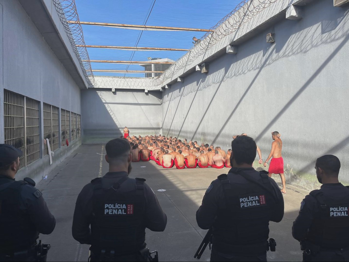 Operação em presídios de MG transfere 10 detentos apontados como lideranças criminosas