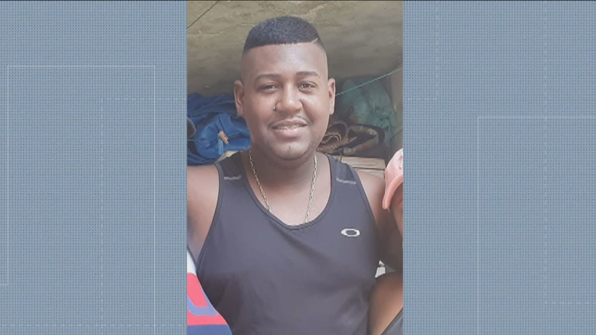 Amigos e parentes se despedem de homem morto em ataque no Para-Pedro, em Irajá: 'Era tudo para mim', lamenta irmã
