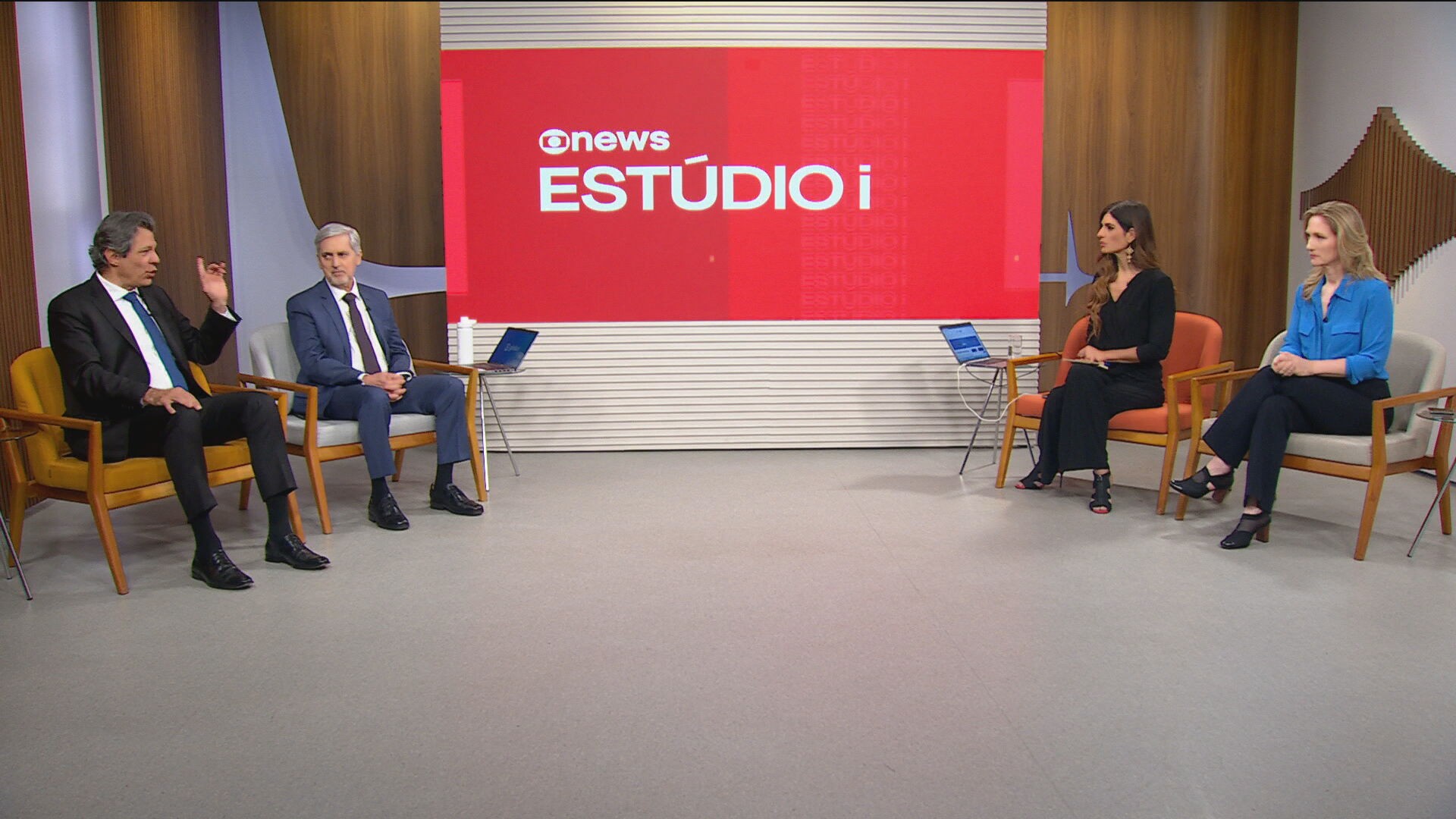 Resposta a tarifaço de Trump tratará de financiamento, impostos e compras públicas, diz Haddad