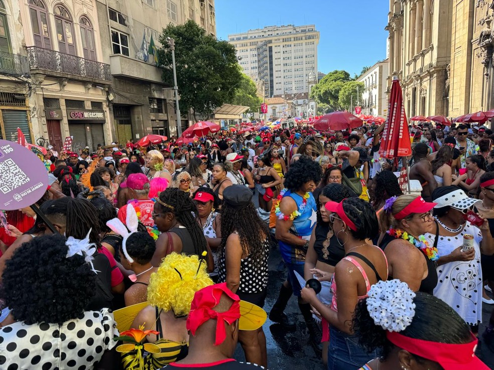 Cord&atilde;o da Bola Preta lota ruas do Centro do Rio &mdash; Foto: Rafael Nascimento / g1