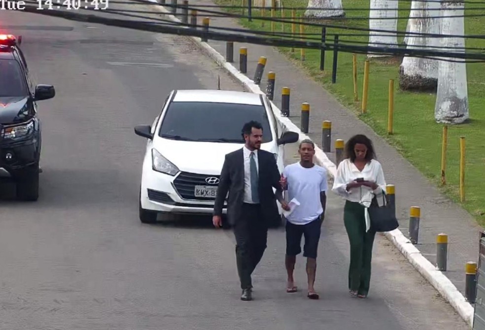 Poze do Rodo a caminho da saída do presídio — Foto: Divulgação