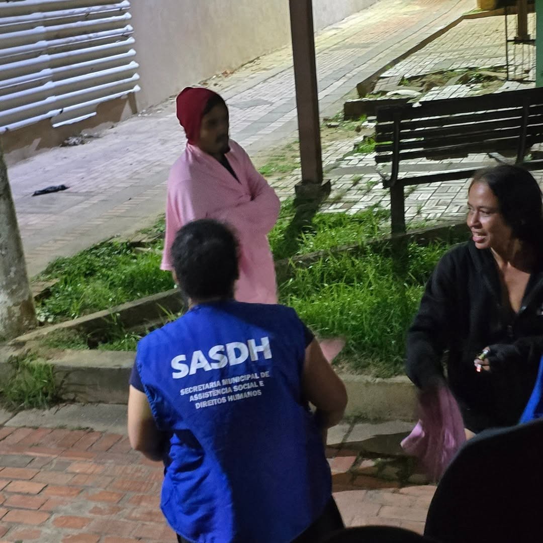 Com frente fria, campanha arrecada agasalhos para população vulnerável de Rio Branco: ‘mais dignidade e conforto’