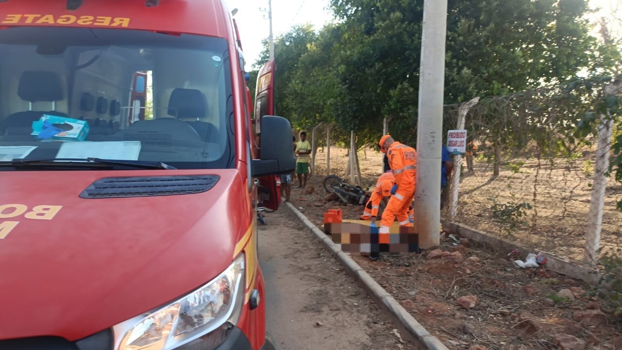 Motociclista morre após bater em poste em avenida de Januária