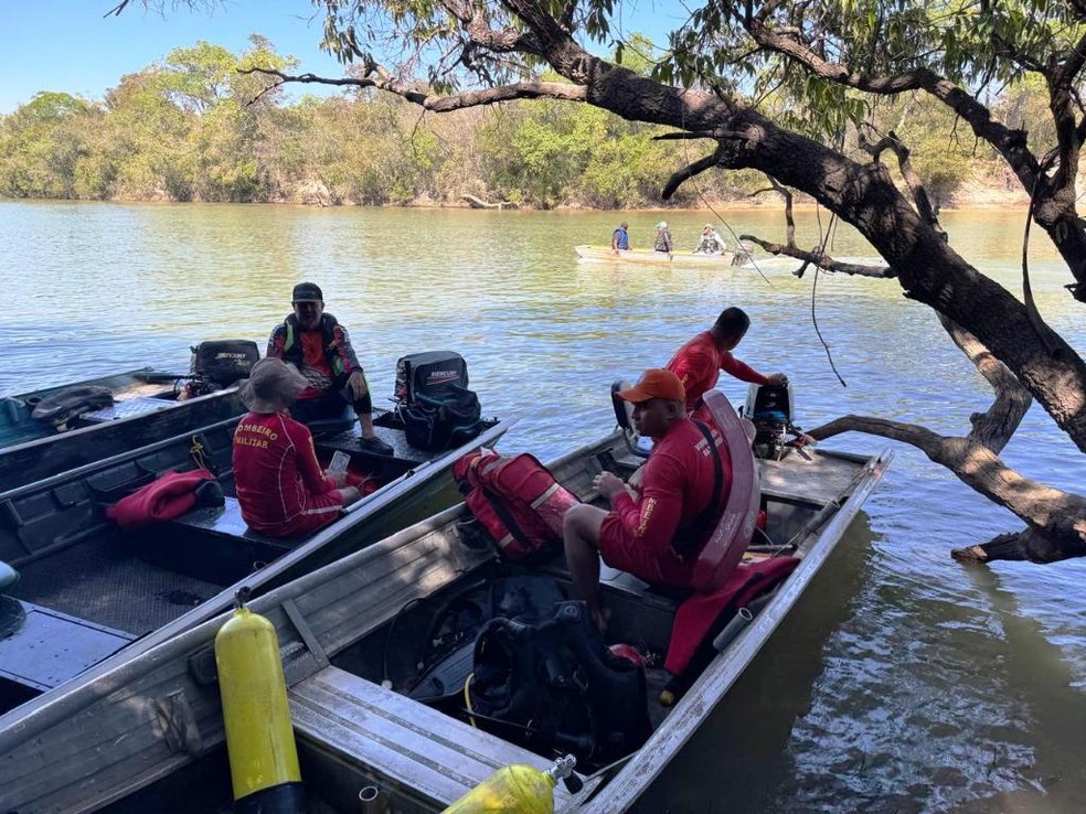 Corpo da criança foi localizado ainda na tarde de sexta-feira, enquanto os dois adultos foram encontrados nesse sábado — Foto: Corpo de Bombeiros de Mato Grosso