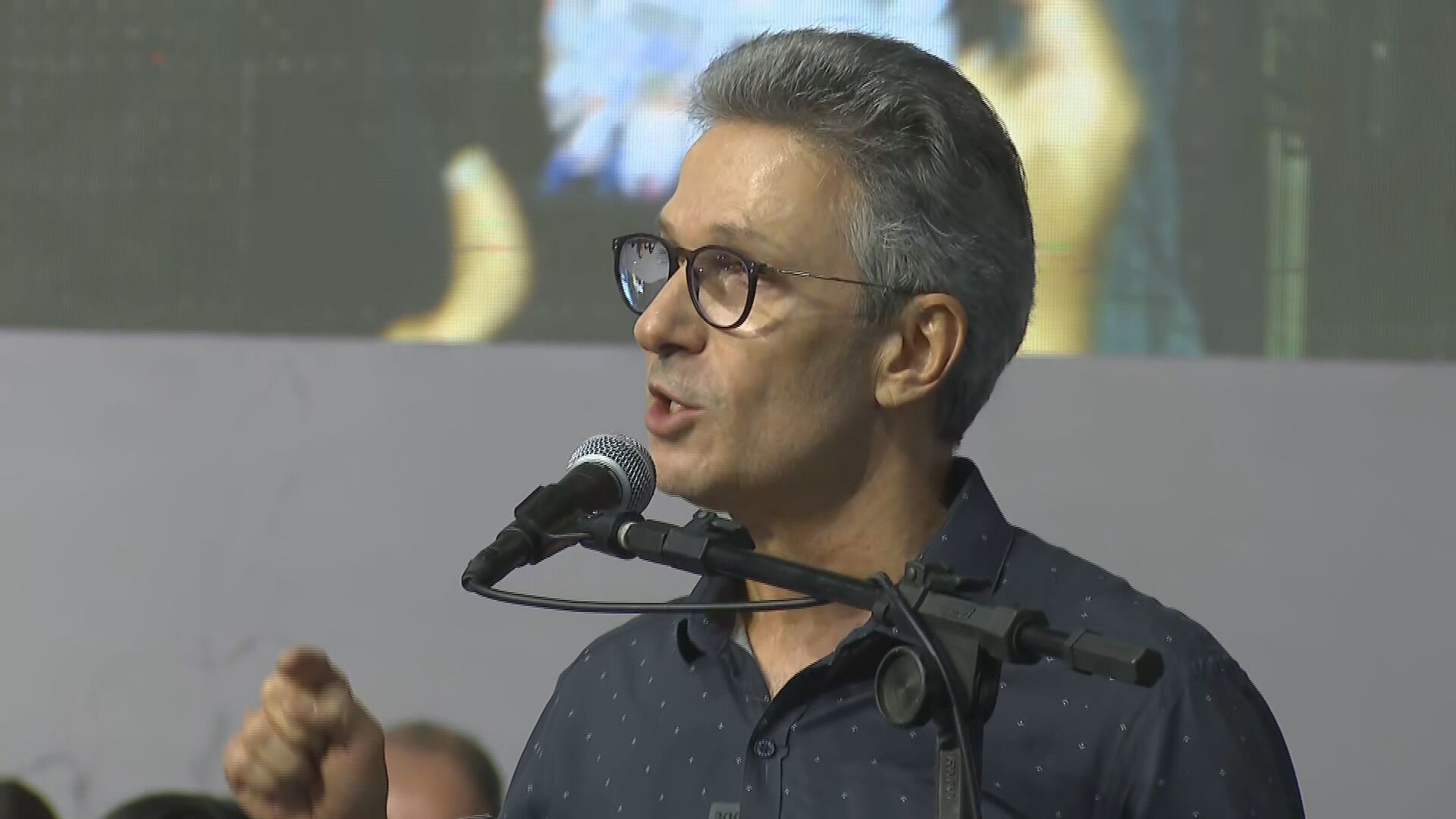 Zema diz que pré-candidatura de Flávio Bolsonaro 'faz todo sentido' e é algo 'justo e democrático'