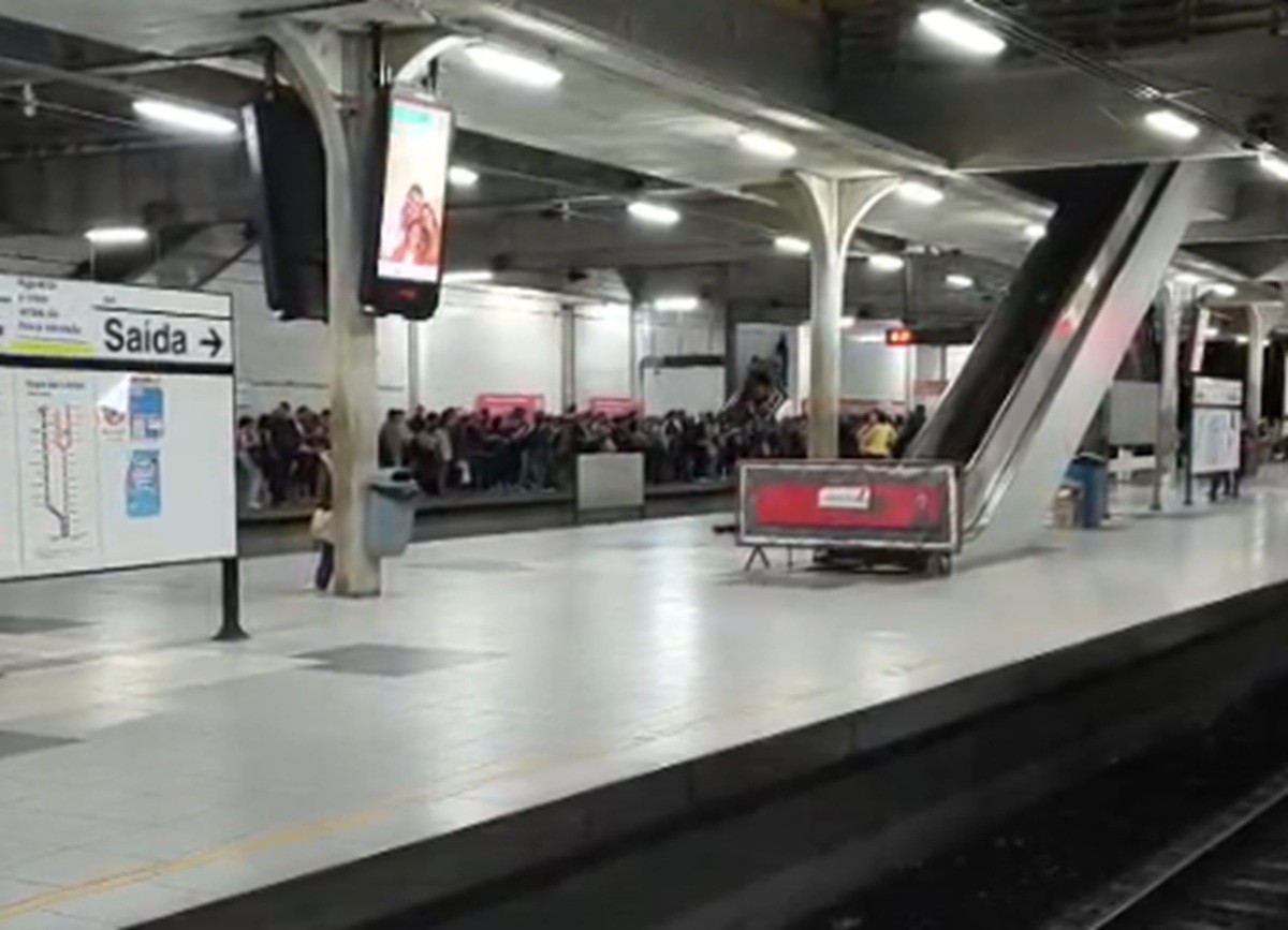 Ramal Jaboatão do Metrô do Recife fica sem funcionar após falha elétrica