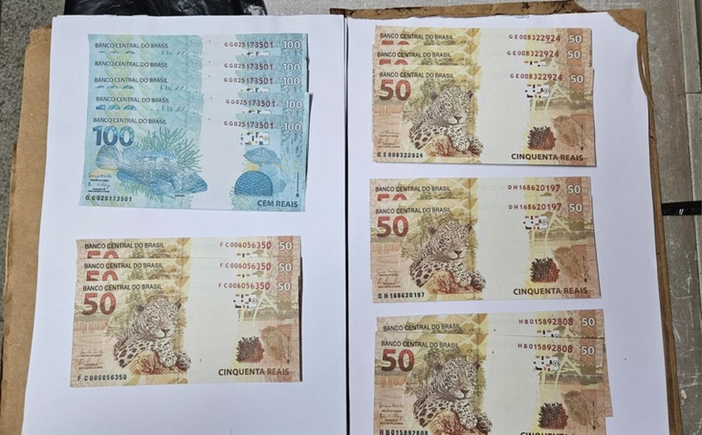 1 de 1
Polícia Federal prende homem em flagrante com R$ 1 mil em notas falsas em Bauru — Foto: Polícia Federal/Divulgação