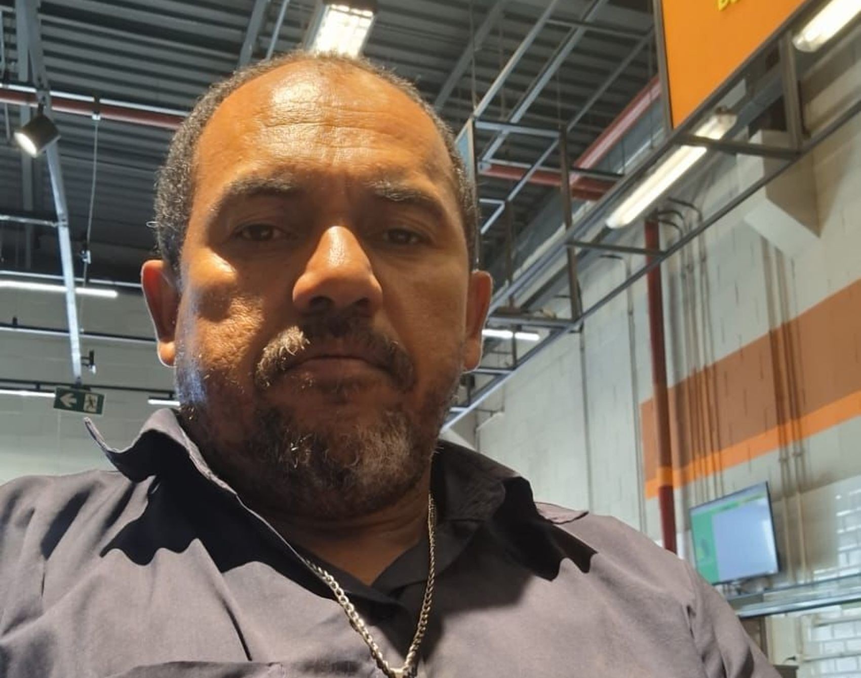 Veículo de taxista que está desaparecido é encontrado carbonizado em Capela