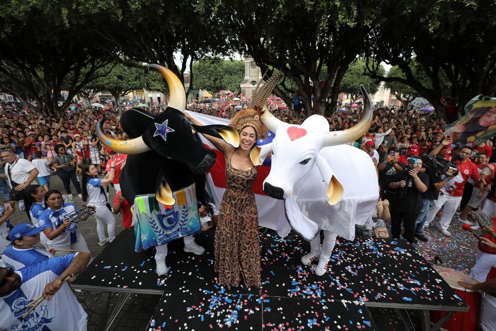 Largo de São Sebastião recebeu a Festa da Cunhã, com bois Caprichoso e Garantido — Foto: Marcely Gomes/SEC
