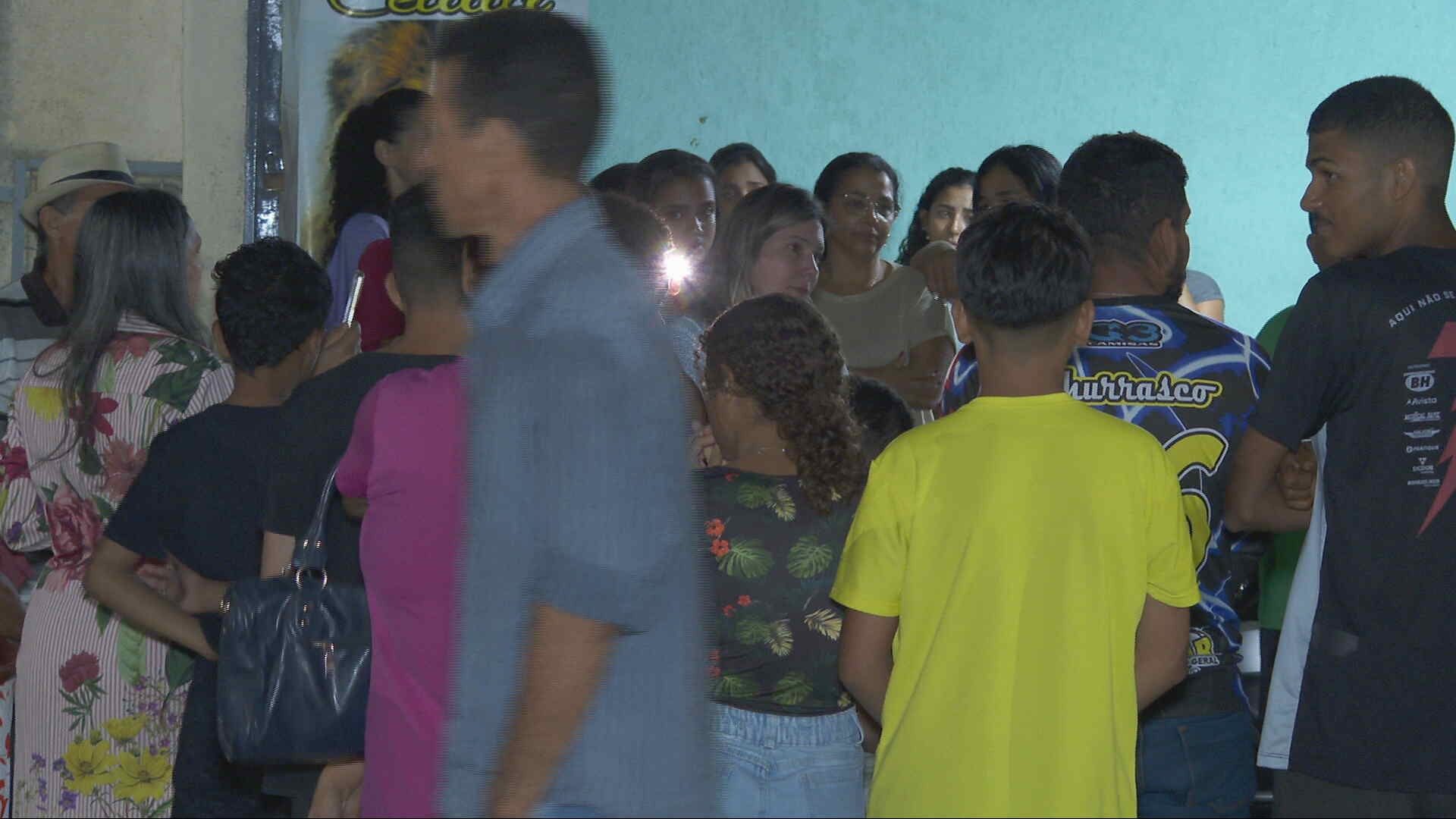 Motociclista de aplicativo morto em acidente na BR-356 é enterrado na Grande BH