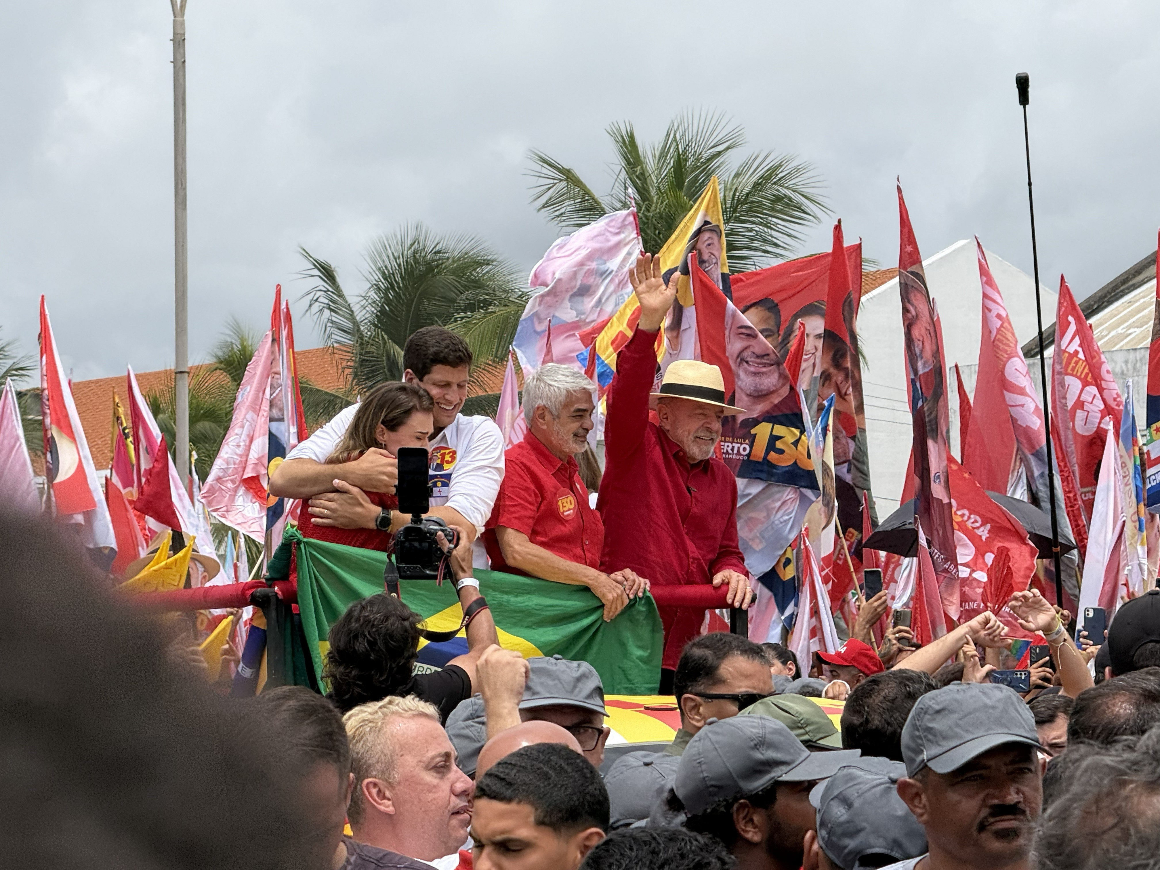 No Recife, Lula relembra paternidade de obras como Transnordestina e Brasília Teimosa e dá recado sobre palanque local
