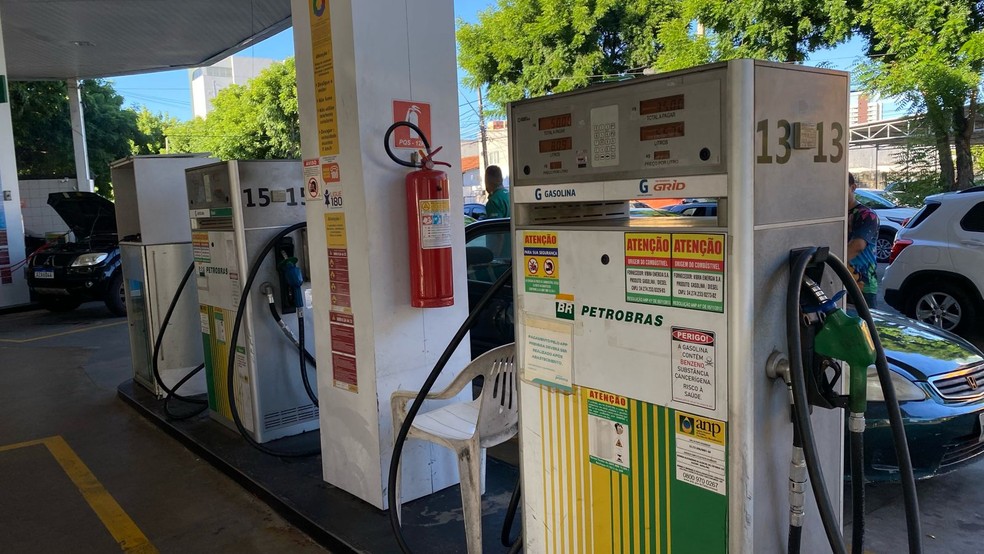 Metanol rende 25% menos que o etanol — Foto: Francielly Medeiros/Inter TV Cabugi