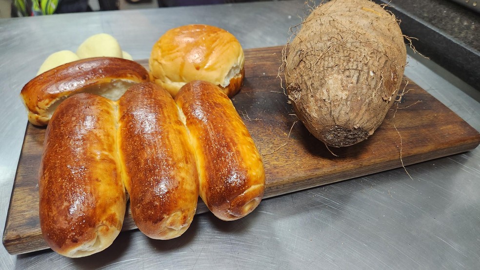 P&atilde;o de car&aacute;, de restaurante em Santos, e o tub&eacute;rculo que d&aacute; nome ao p&atilde;o &mdash; Foto: Mariane Rossi/g1 