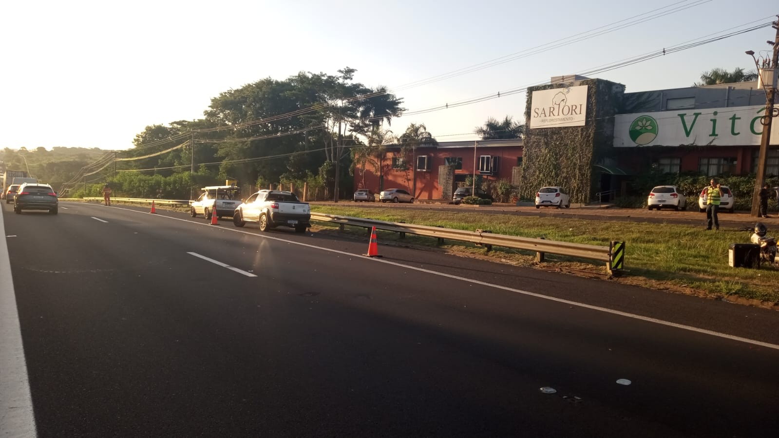 Motociclista de 26 anos morre após bater em carro e ser arremessado contra outro na Raposo Tavares 