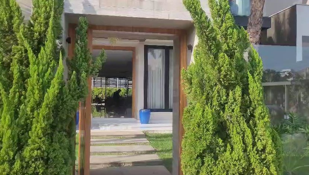 Entrada da casa do bicheiro Vinicius Drumond, na Barra da Tijuca — Foto: Reprodução