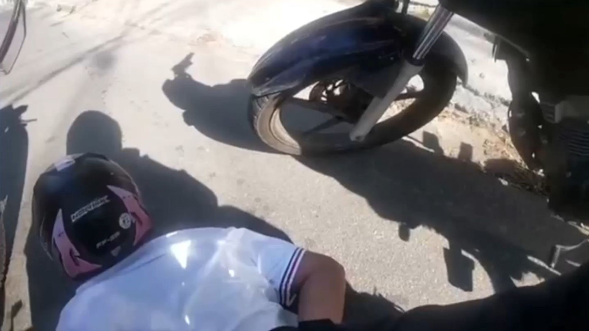 Pai vai à delegacia buscar moto usada por filho sem CNH e acaba preso por não pagar pensão, em Vila Velha