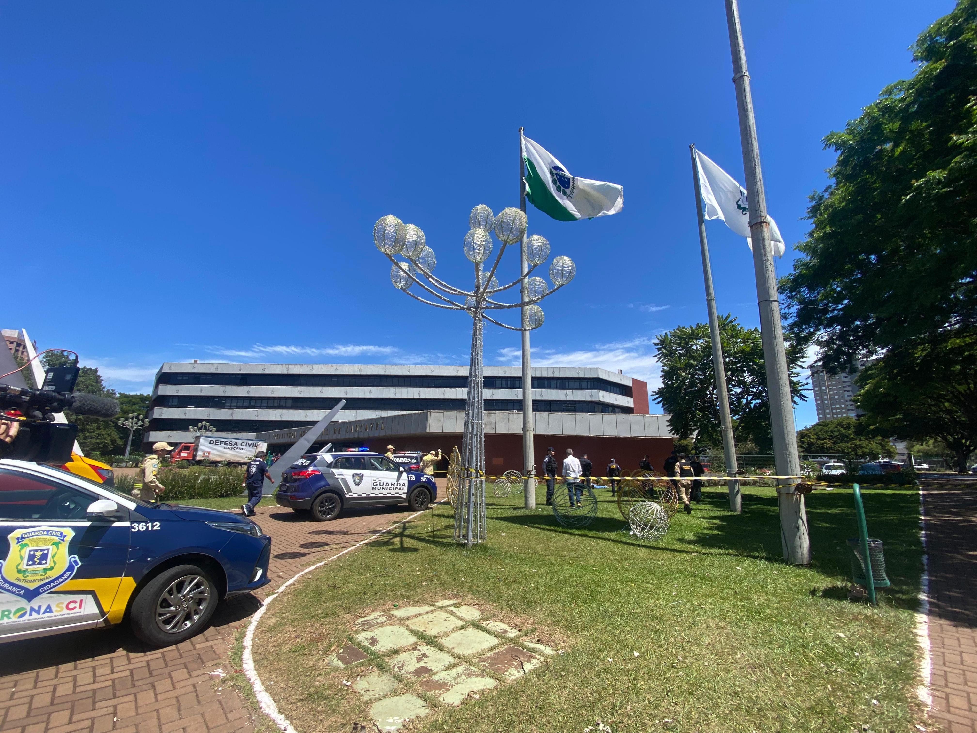 Preso que cumpria serviços comunitários é morto com ao menos 20 tiros em frente à Prefeitura de Cascavel, diz polícia