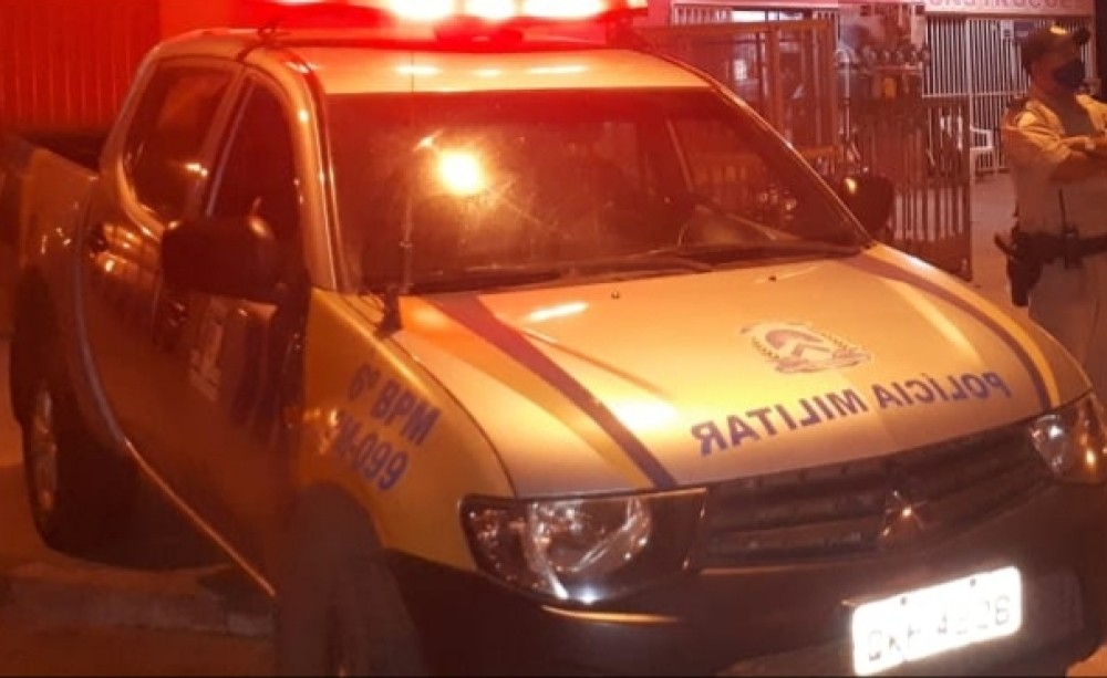 Adolescente é baleado em campo de futebol enquanto jogava bola com amigos, diz PM