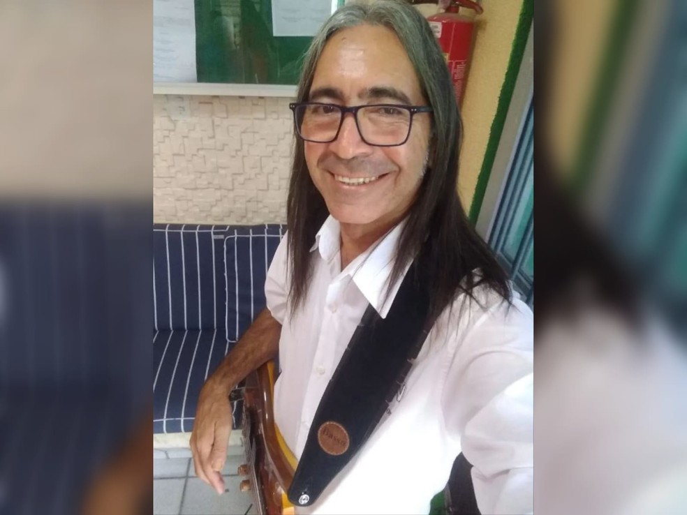 Músico Antônio Abelardo Nogueira Xavier, de 54 anos, baixista da banda de forró "Os Januários", morreu após ser atropelado por procurador em Fortaleza. — Foto: Arquivo pessoal