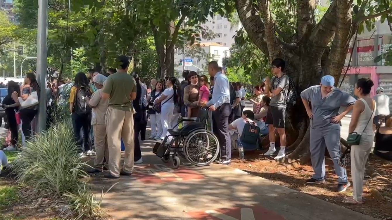 Fogo atinge unidade do Einstein em Perdizes, Zona Oeste de SP, e pacientes são retirados; incêndio foi controlado