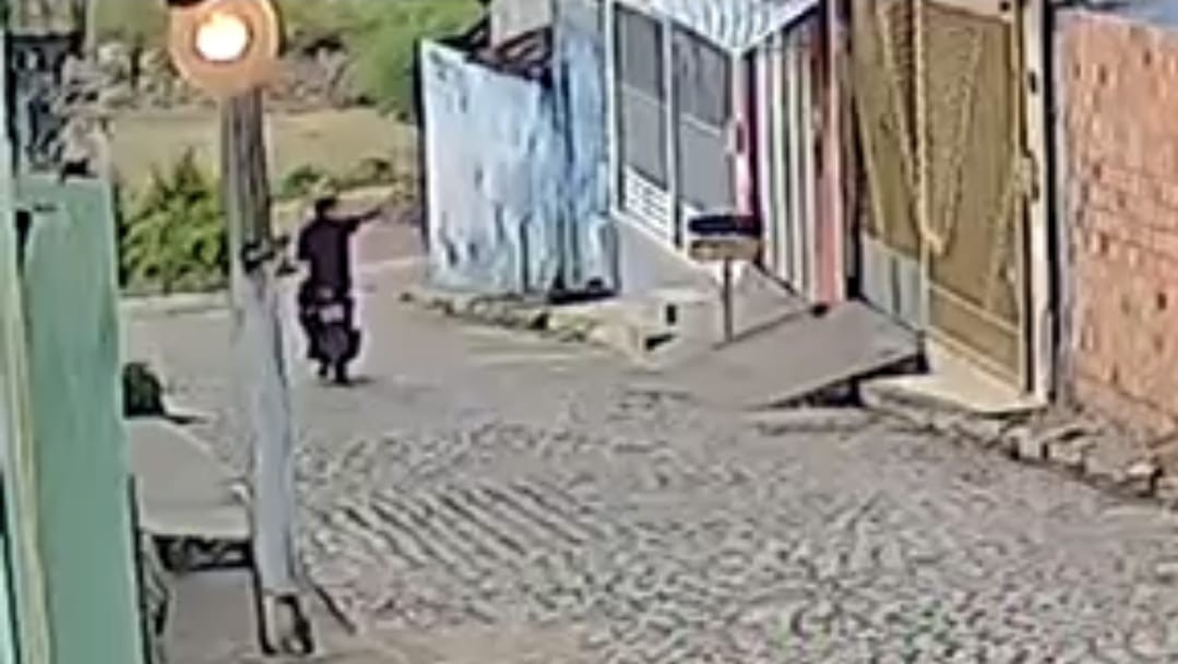 Jovem é preso por tentativa de homicídio em Poço das Trincheiras; VÍDEO mostra ação criminosa