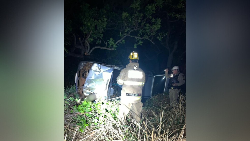 Dois morrem após motorista perder controle da direção e sair da MGC-497, em Prata