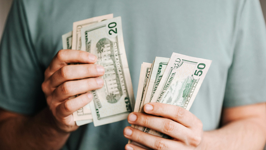Dólar abre com atenção voltada à economia americana - Na véspera, a moeda americana avançou 0,69%, cotada a R$ 5,3634. O principal índice da bolsa recuou 0,81%, aos 145.306 pontos.