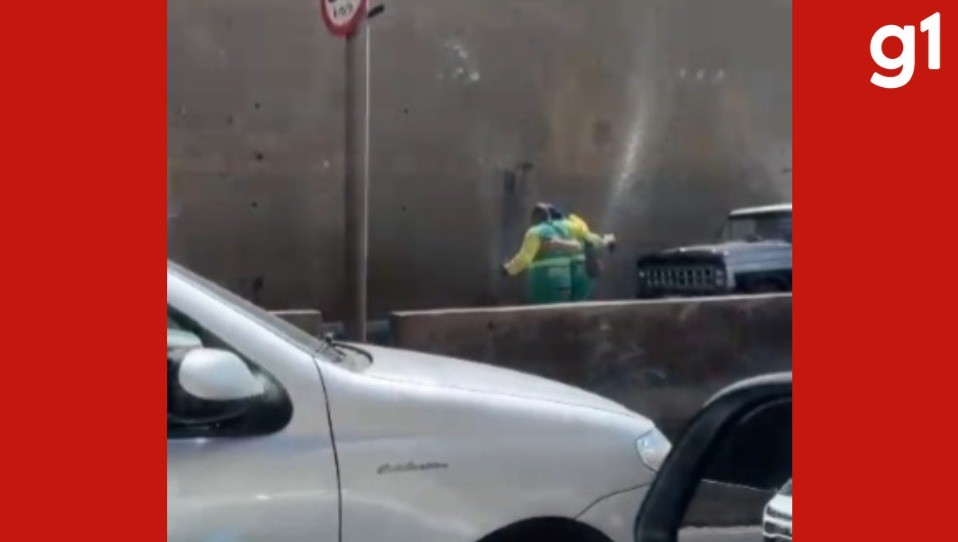 Motorista em alta velocidade causa acidente e fere trabalhador da limpeza urbana em Cuiabá