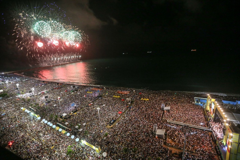 O réveillon de Fortaleza é realizado pela Prefeitura à beira-mar, no Aterro da Praia de Iracema. — Foto: Natinho Rodrigues/SVM