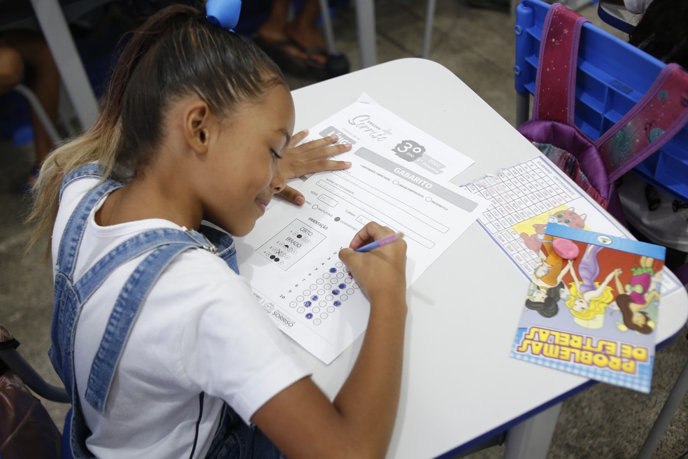 Uma média de 100 novos alunos procuram vagas nas escolas todos os meses  — Foto: Assessoria