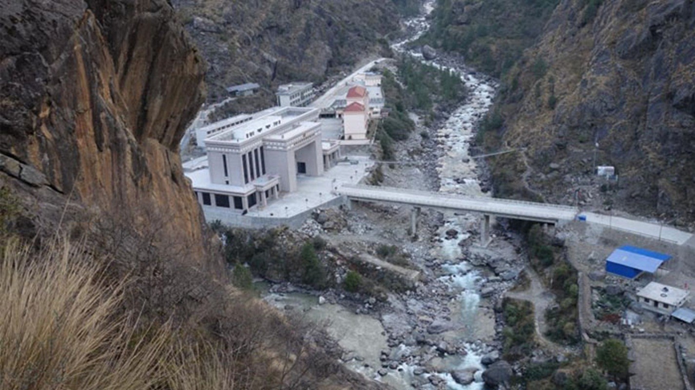 Avalanche no Nepal: veja o antes e o depois