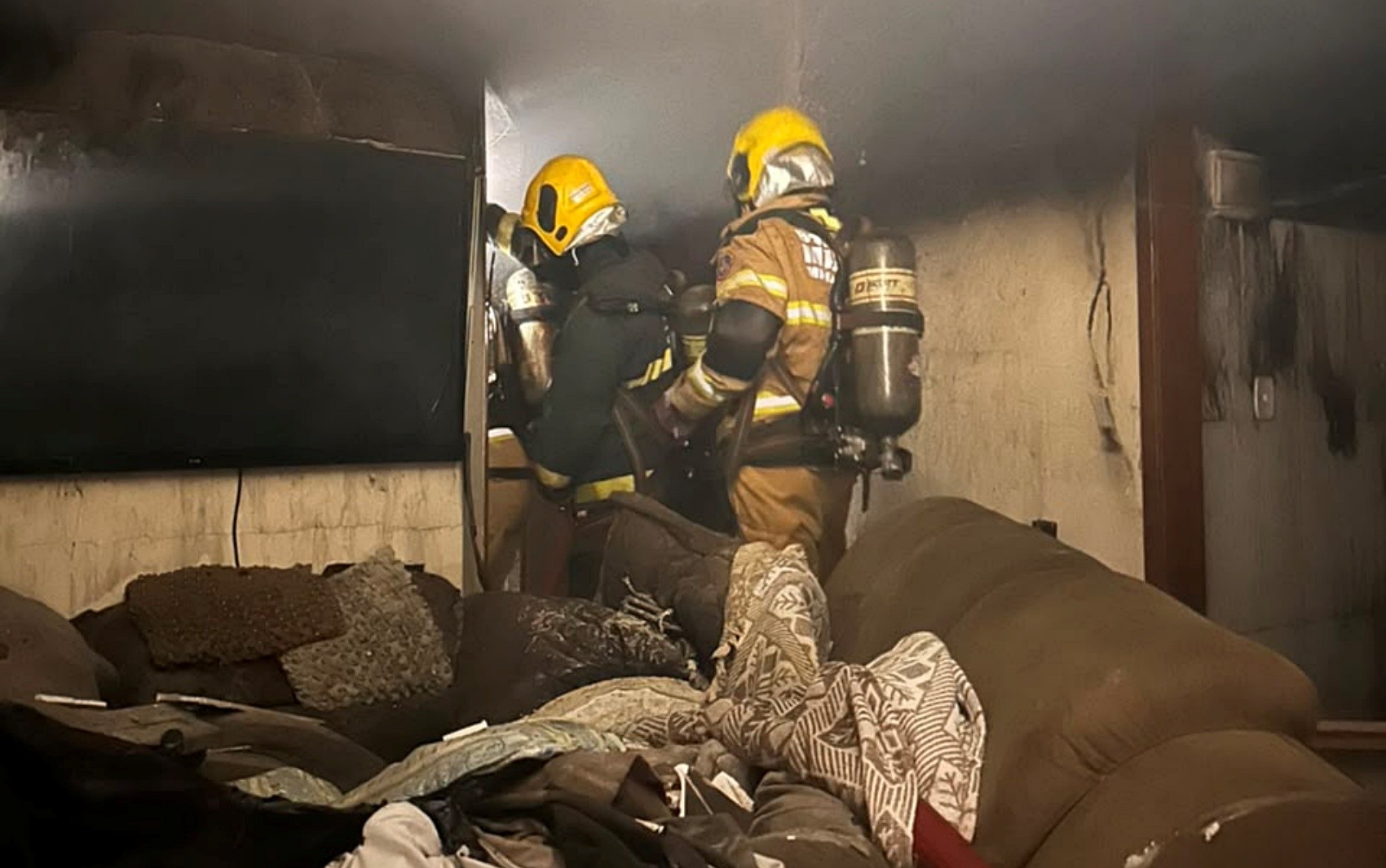 Famílias ficam desalojadas após incêndio interditar prédio no Sul de MG