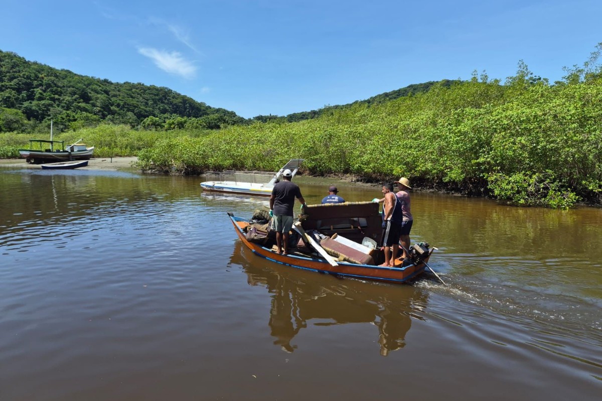 Pescadores retiram quase 24 toneladas de lixo do mar em Ubatuba e São