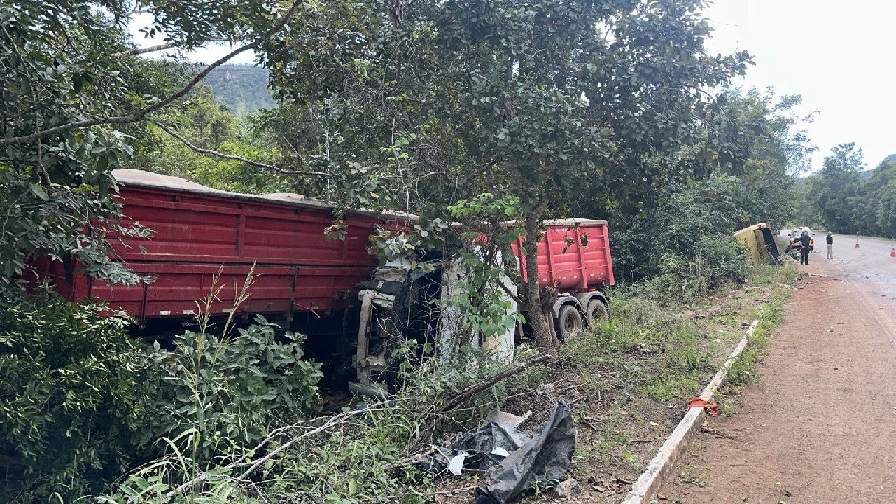 Acidentes de trânsito na BR-010 deixam adolescente de 17 anos morto e idosa ferida