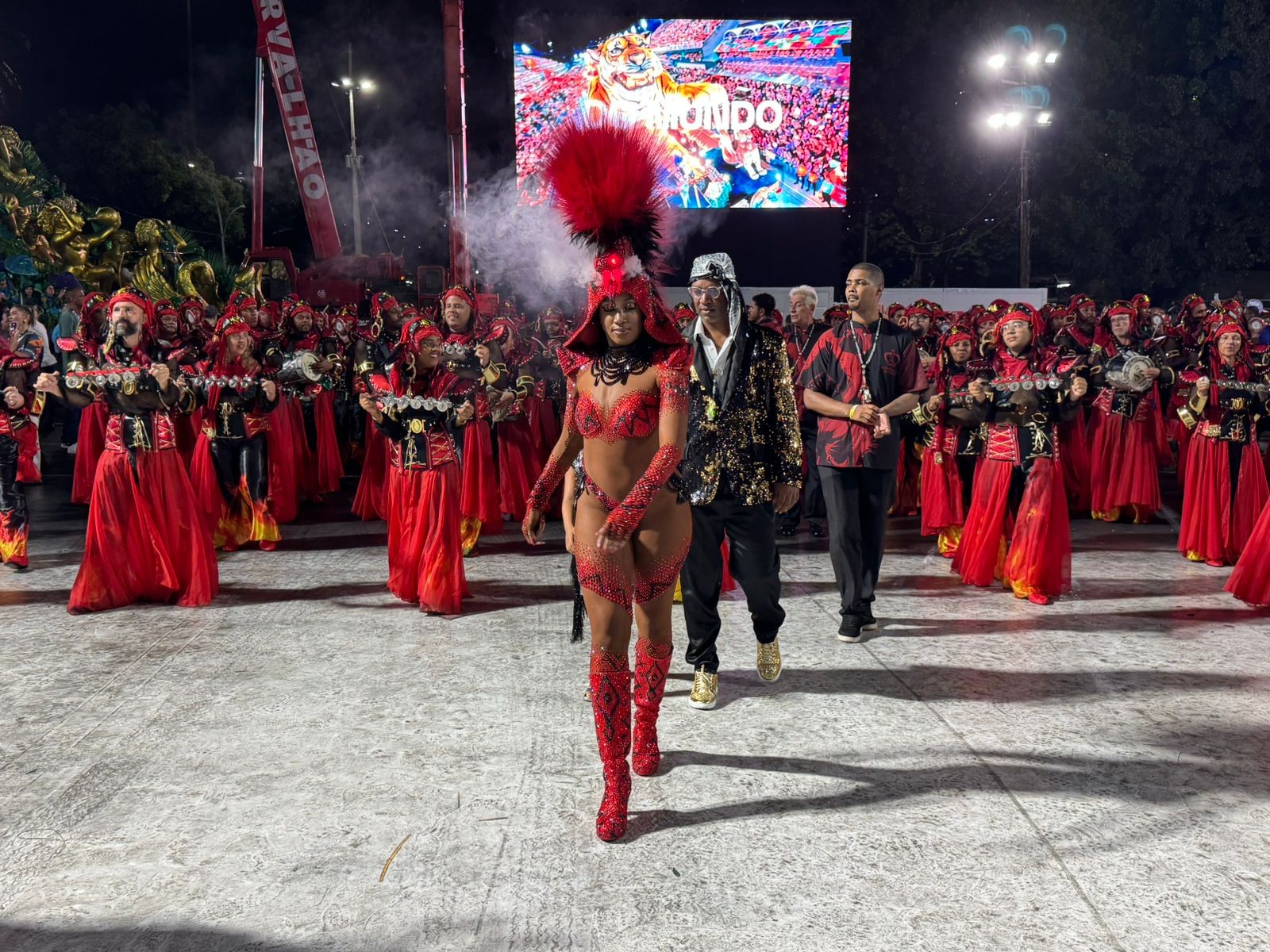 Iza não descarta permanecer como rainha de bateria na Imperatriz: 'O que a escola quiser eu quero'
