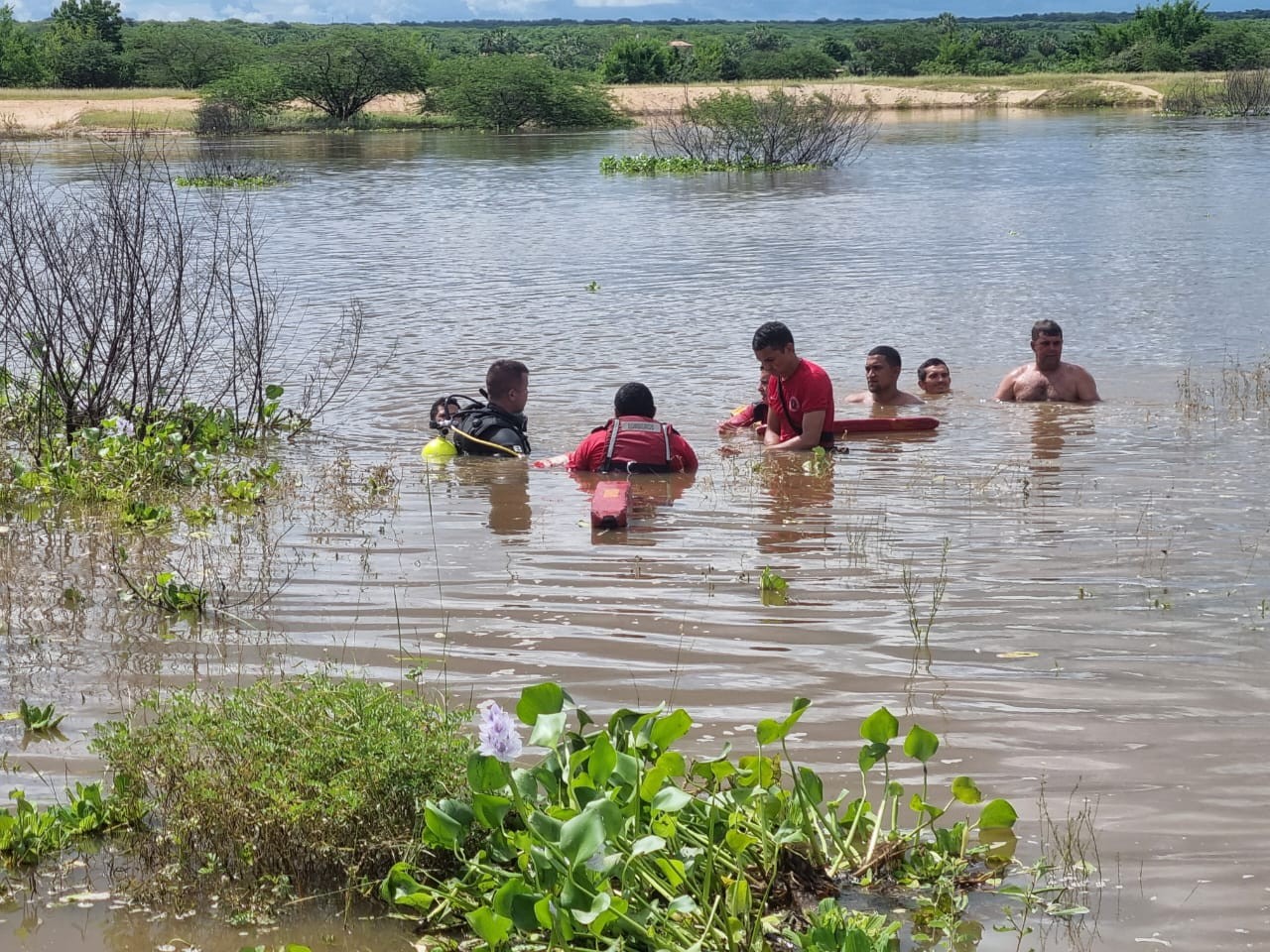 Mãe de influenciador morre afogada em rio no Ceará; irmã está desaparecida