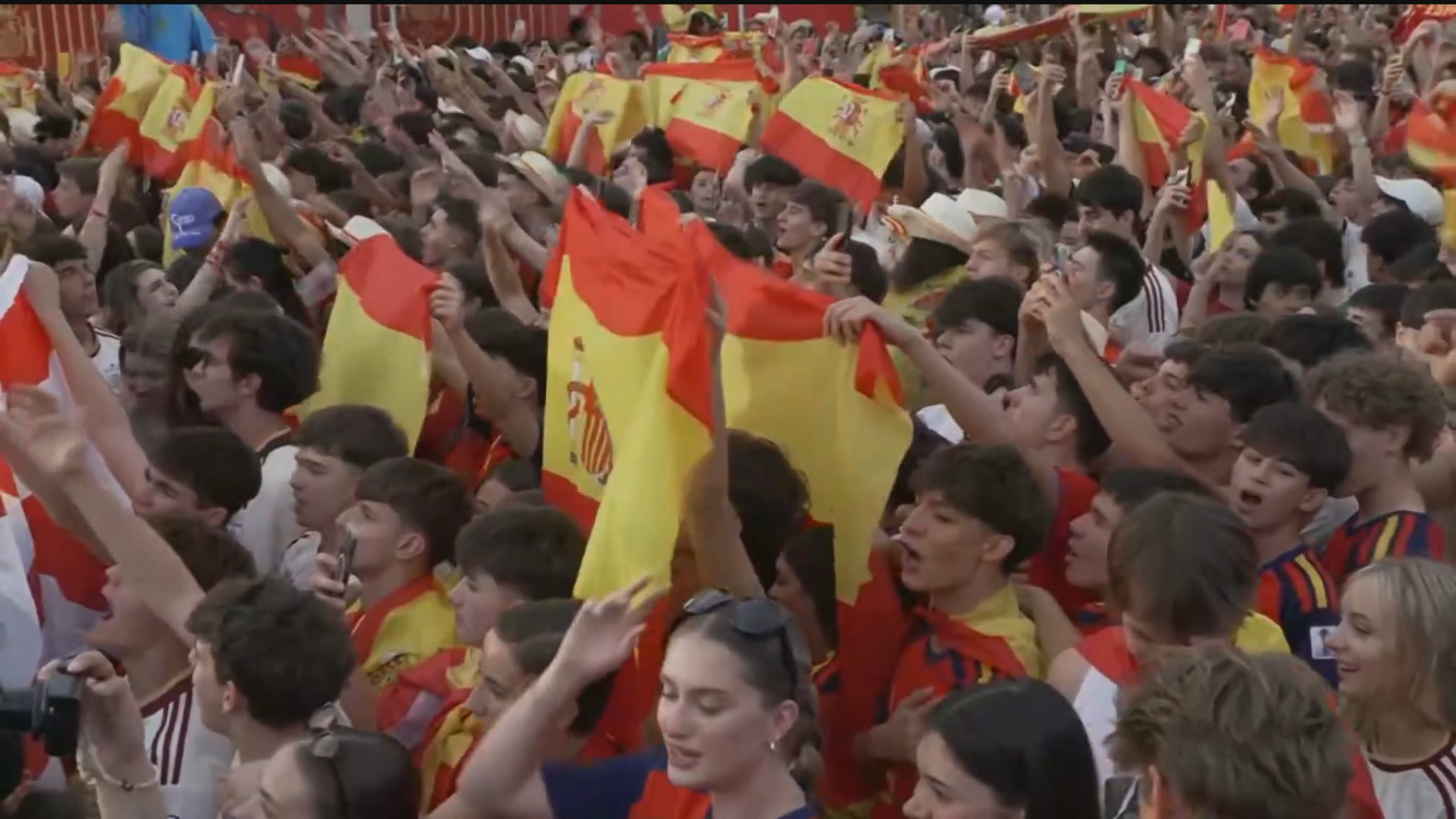Em Madri, espanhóis comemoram classificação para a final da Copa