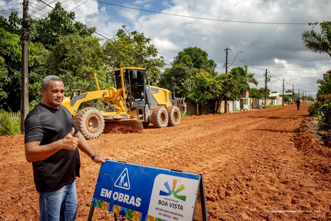 Obras de terraplenagem contemplam vias do bairro Pedra Pintada